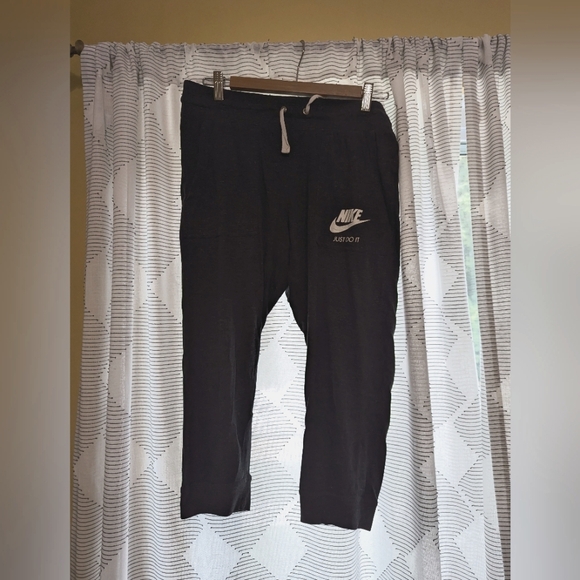 Nike Cropped/Capri Joggers - Picture 1 of 2